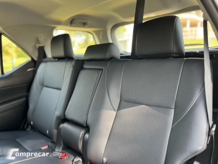 HILUX SW4 2.8 D-4D TURBO DIESEL SRX 4X4 AUTOMÁTICO