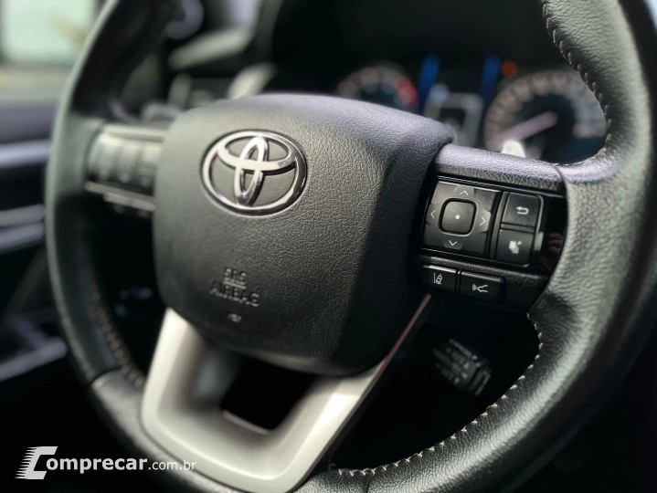 HILUX SW4 2.8 D-4D TURBO DIESEL SRX 7L 4X4 AUTOMÁTICO