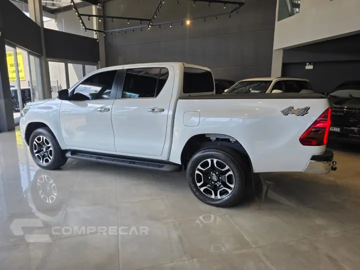 HILUX 2.8 D-4D TURBO DIESEL CD SRX 4X4 AUTOMÁTICO