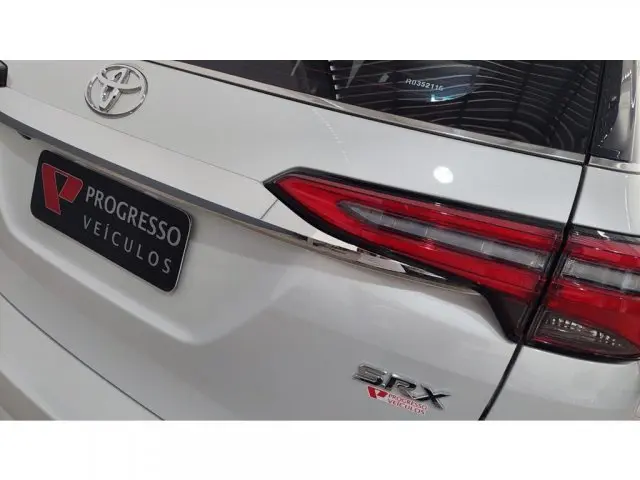 HILUX SW4 - 2.8 D-4D TURBO SRX 4X4 AUTOMÁTICO