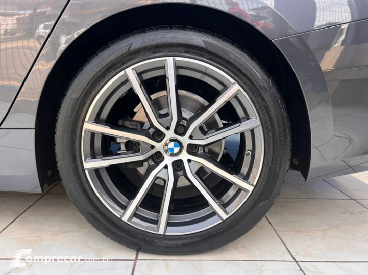 320i