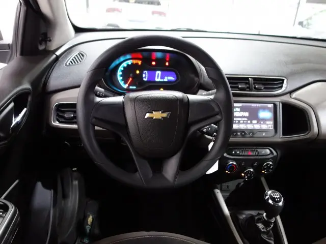 PRISMA - 1.4 MPFI LT 8V 4P MANUAL