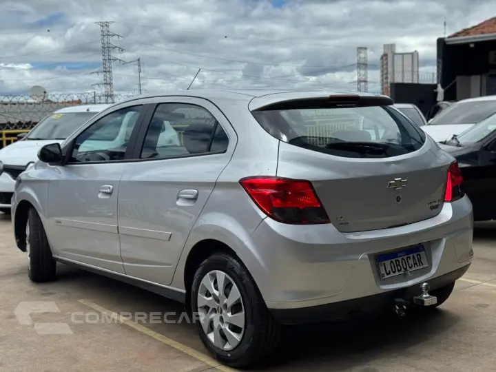 Onix 1.4 LT SPE/4
