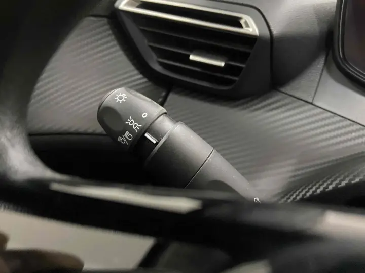 208 1.0 6V FLEX LIKE MANUAL