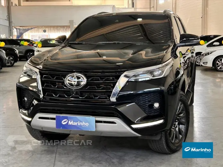 HILUX SW4 2.8 D-4D TURBO DIESEL SRX 7L 4X4 AUTOMÁ