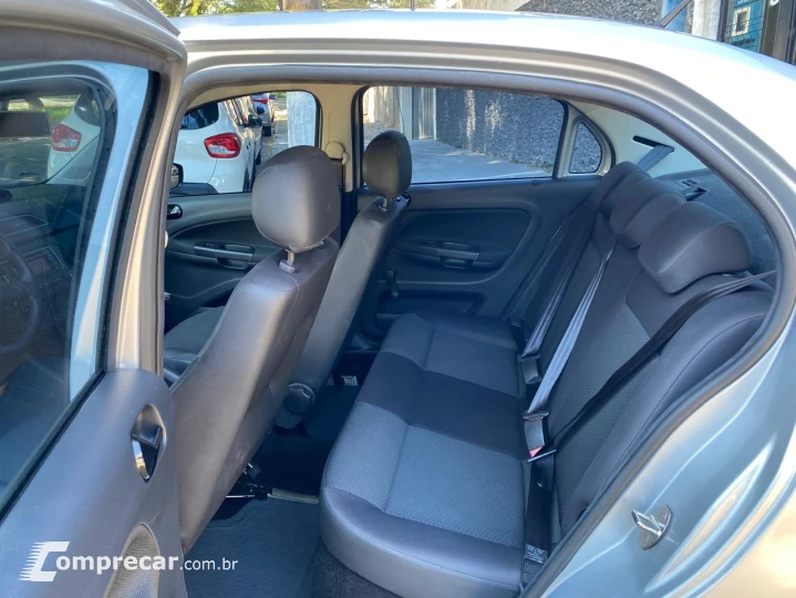 VOYAGE 1.0 12V MPI Totalflex