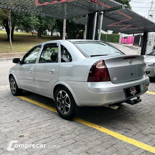 CORSA 1.4 MPFI Premium Sedan 8V
