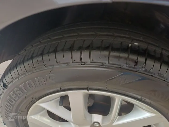 Versa Sedan 1.6 16V 4P SV FLEX XTRONIC AUTOMÁTICO CVT