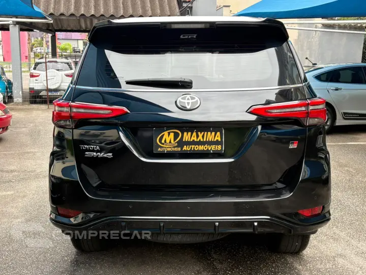 HILUX SW4 2.8 D-4d Turbo Gr-s 7L 4X4