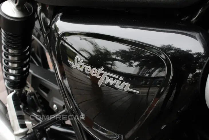 TRIUMPH STREET TWIN