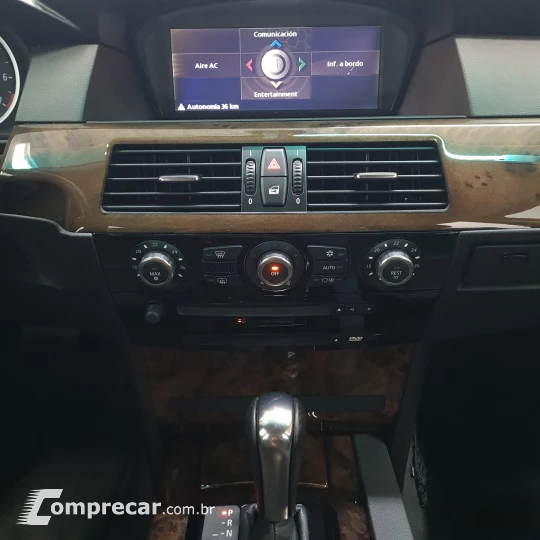 545I 4.4 Sedan V8 32V