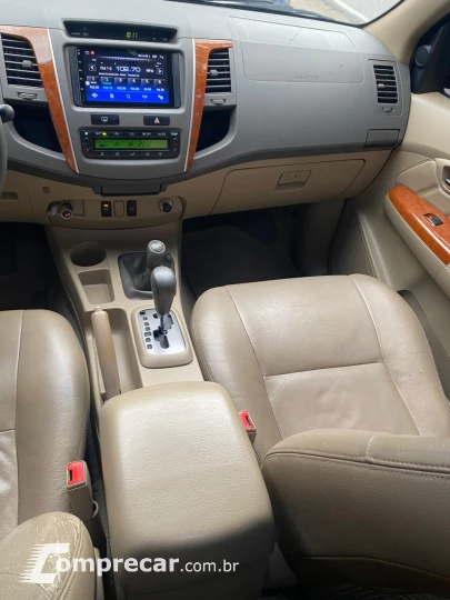 Hilux SW4 3.0 16V 4P SRV 4X4 7 LUGARES TURBO DIESEL AUTOMÁTI