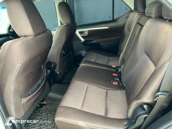 HILUX SW4 2.7 SR 7 Lugares 4X2 16V