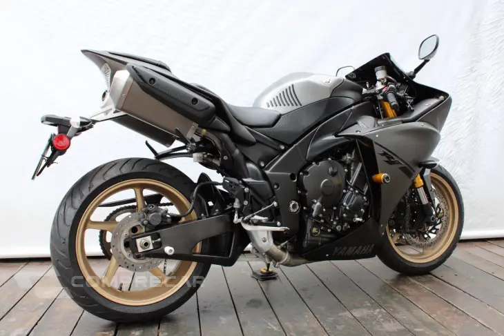 YAMAHA YZF R1
