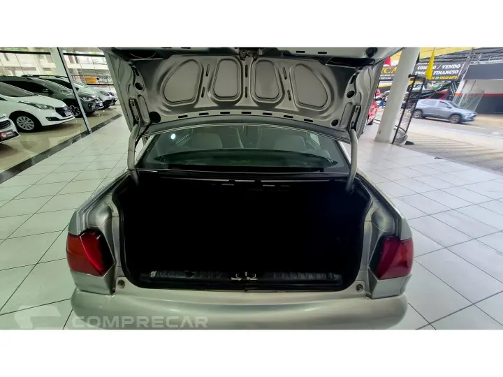 SANTANA 1.8 MI 8V GASOLINA 4P MANUAL