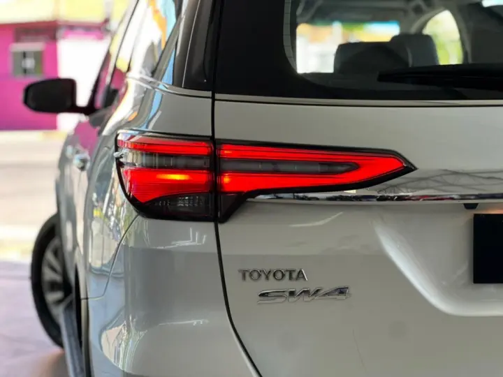 HILUX SW4 2.8 D-4D TURBO DIESEL SRX 7L 4X4 AUTOMÁTICO