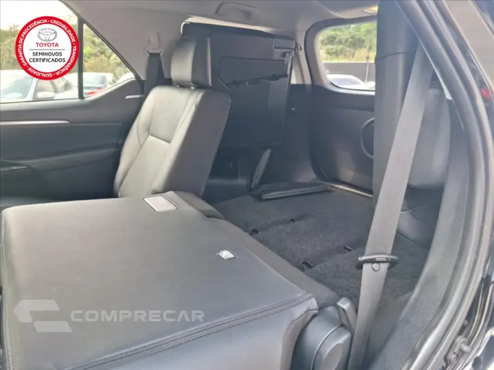 HILUX SW4 2.8 D-4D TURBO DIESEL SRX 7L 4X4 AUTOMÁ