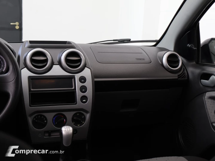 FIESTA 1.6 Rocam SE Sedan 8V