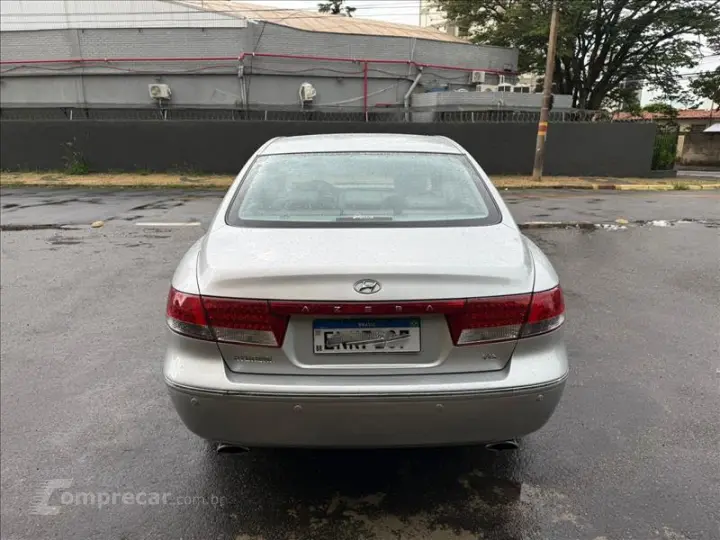 AZERA 3.3 MPFI GLS Sedan V6 24V