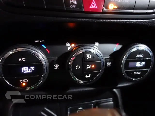 RENEGADE - 1.8 16V LONGITUDE 4P AUTOMÁTICO
