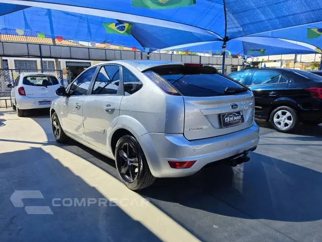 FOCUS HATCH - 2.0 GLX 16V 4P AUTOMÁTICO