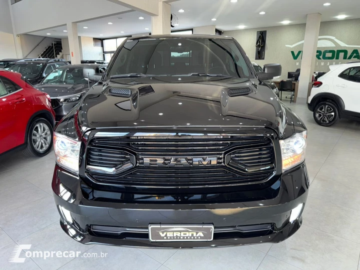 CLASSIC 5.7 V8 Laramie Night Edition CD 4X4