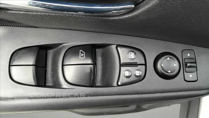 KICKS PLAY 1.6 16V FLEXSTART SENSE XTRONIC