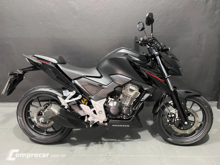 CB 300 F CBS