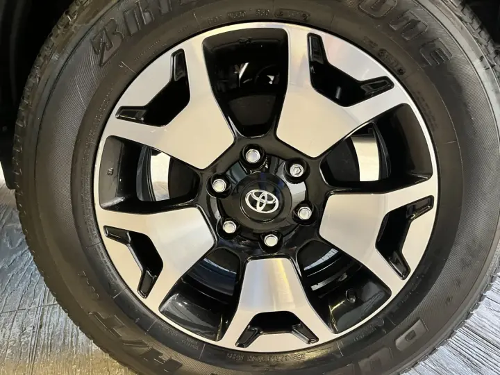 Hilux Caminhonete 2.8 16V SRX 50 ANOS 4X4 TURBO DIESEL CABIN