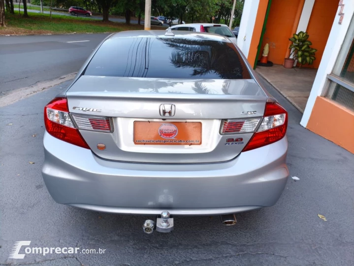 Civic 2.0 16V 4P LXR
