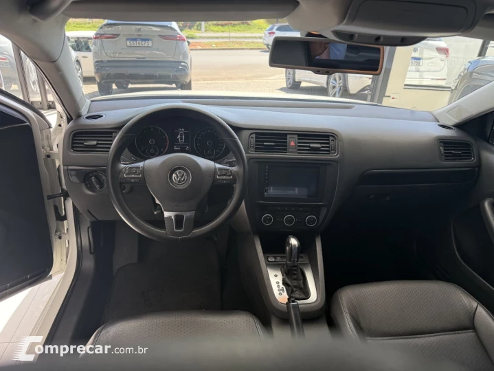 Jetta 2.0 4P CONFORTLINE TIPTRONIC AUTOMÁTICO