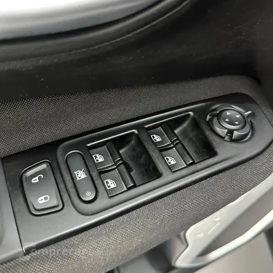 Renegade STD 1.8 4x2 Flex 16v Aut.