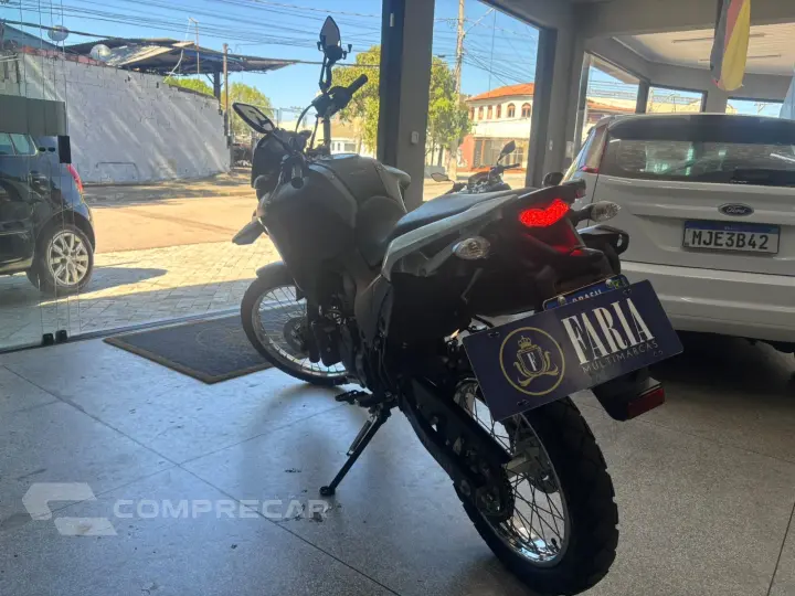 XTZ 250 LANDER CONNECTED