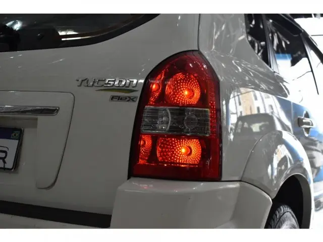 TUCSON - 2.0 MPFI GLS 16V 143CV 2WD 4P AUTOMÁTICO