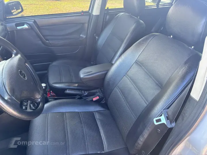 ASTRA 2.0 MPFI Sedan 8V