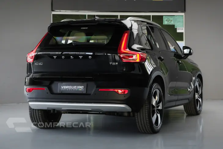XC40 2.0 T5 Momentum AWD Geartronic
