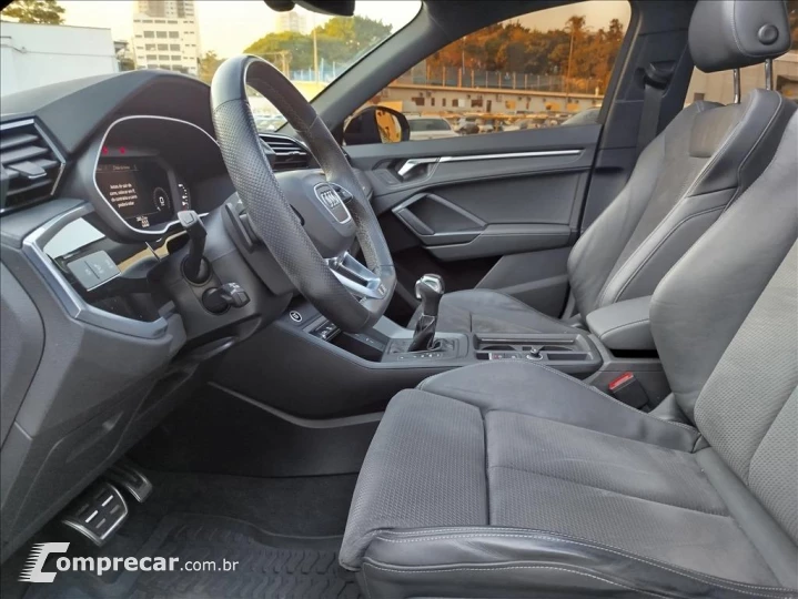 Q3 2.0 40 TFSI Performance Black Quattro