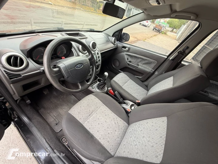 FIESTA 1.6 MPI Class Hatch 8V