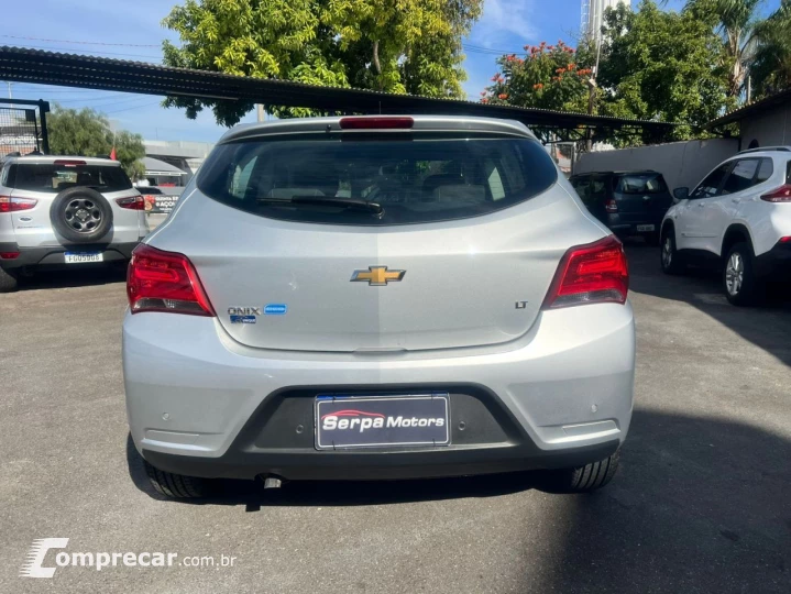 Onix Hatch 1.4 4P FLEX LT AUTOMÁTICO