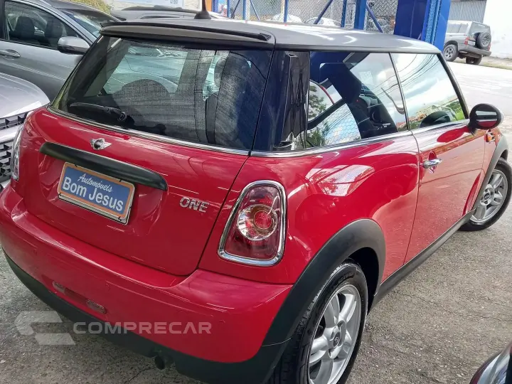 One 1.6 16V Gasolina 2P Automático