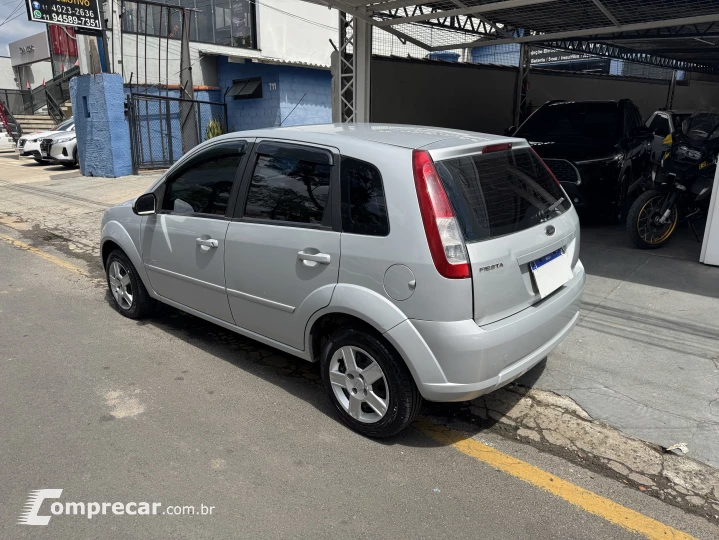 FIESTA 1.6 MPI Class Hatch 8V