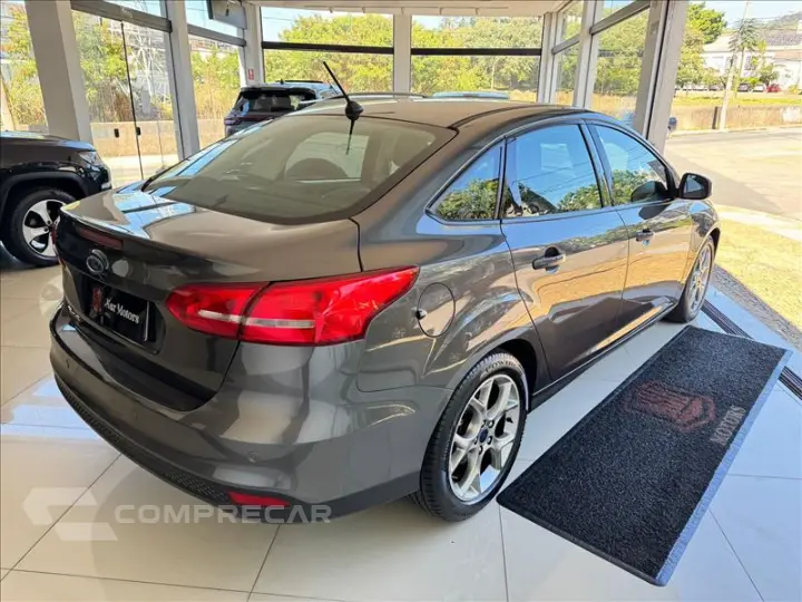 FOCUS 2.0 SE Plus Fastback 16V