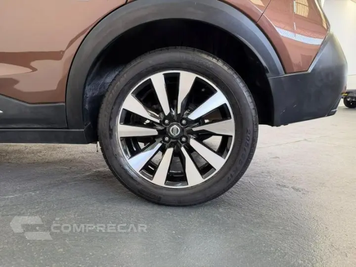 KICKS SV CVT