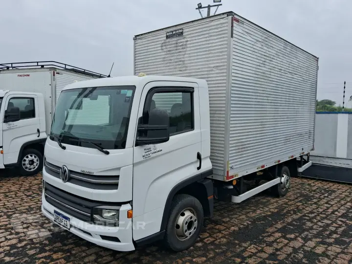 EXPRESS 4X2 COM BAÚ 4,5M