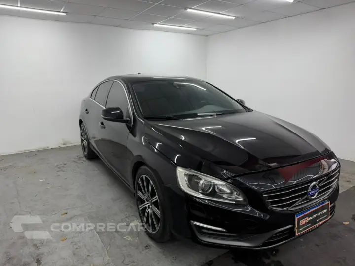 S60 T-5 MOMENTUM 2.0 245cv 4p