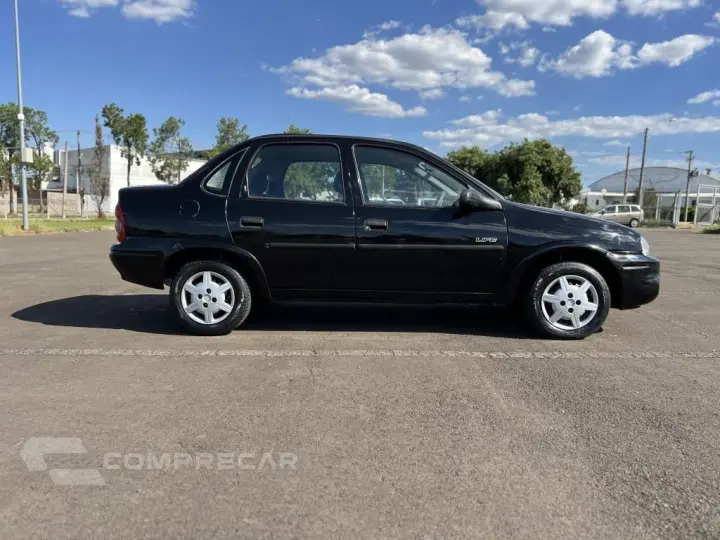 Classic Sedan 1.0 4P
