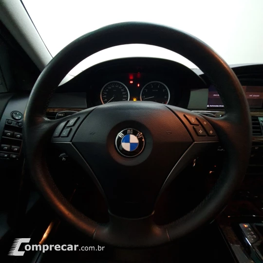 545I 4.4 Sedan V8 32V