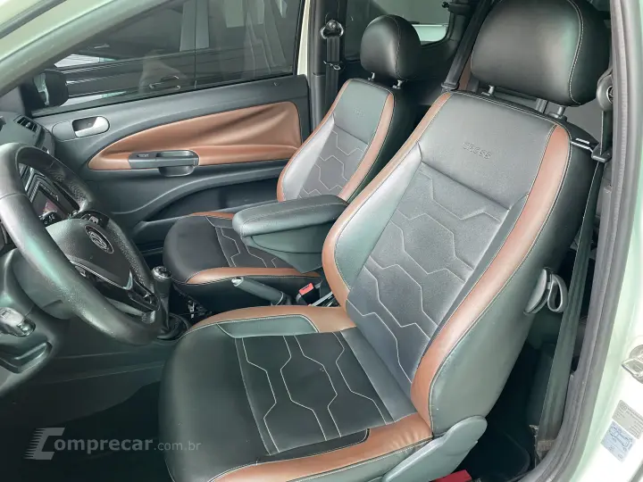 SAVEIRO 1.6 Cross CD 16V