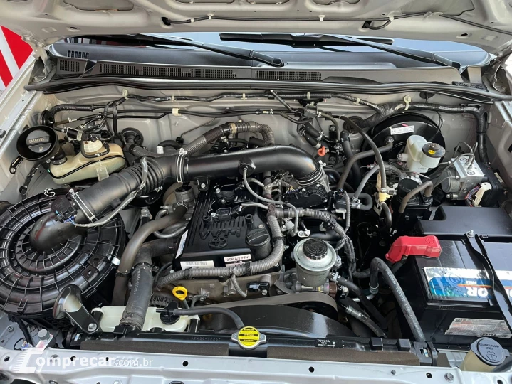HILUX SW4 2.7 SR 7 Lugares 4X2 16V