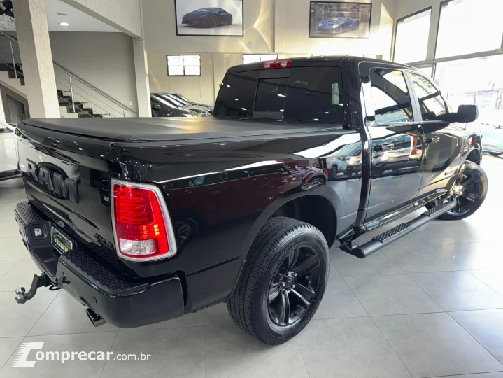 CLASSIC 5.7 V8 Laramie Night Edition CD 4X4
